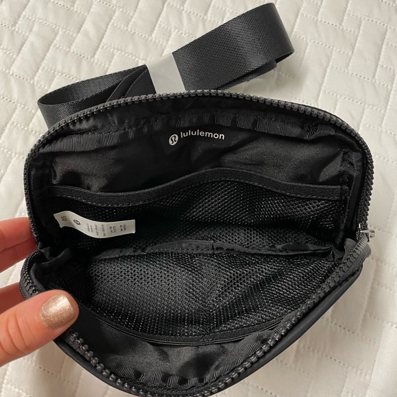 Lululemon Everywhere Belt Bag - Picture 5 of 6